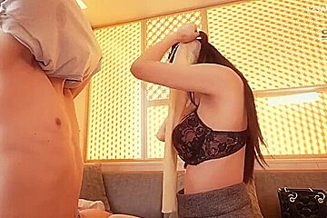 Soft-Spoken Gravure Idol’s First Attempt at Seduction: Wet Kissing and Soft I-Cup Breasts x1xE90D8DDB1371E21D30